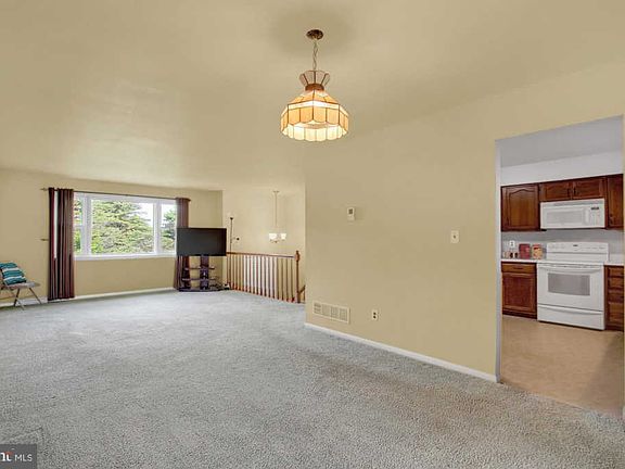 3rd image of 4017 Security Ln