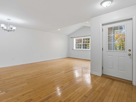 4th image of 219 Bishops Gate Rd
