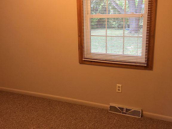 3rd image of 938 West Dr
