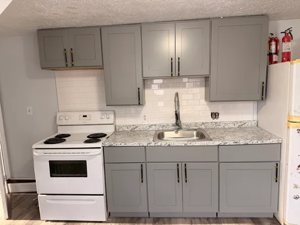 125 Pierce St #5, Lewiston, ME 04240