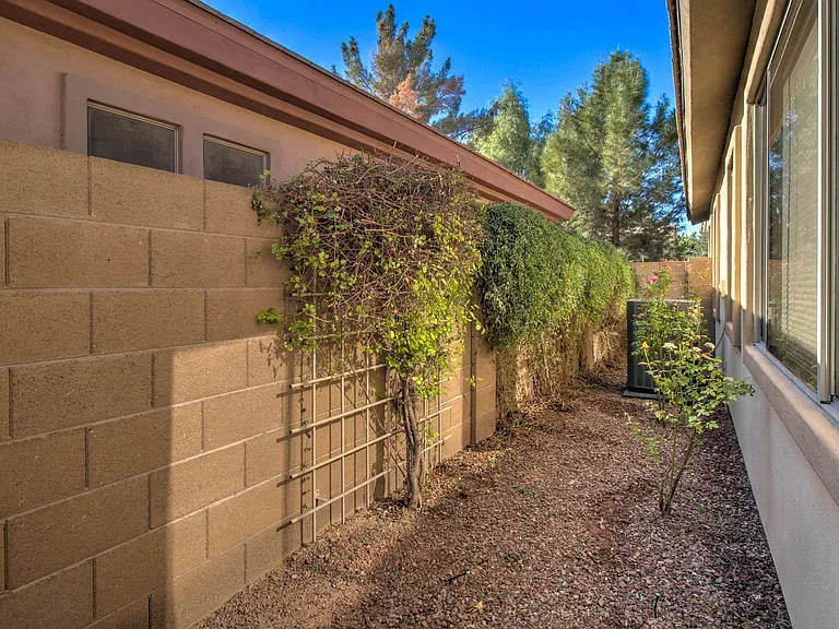 1833 W Periwinkle Way — Photo 6