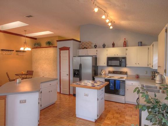 3rd image of 13405 Sunvale Pl