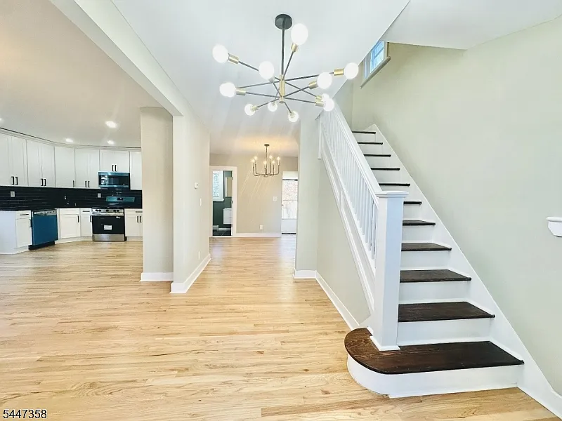 4 bed, 2.5 bath, $4,200 — Photo 3