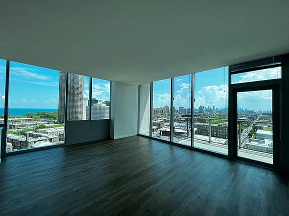 4th image of 827 W Bradley Pl #110