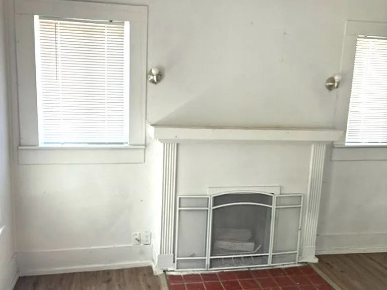 3905 Stuart St — Photo 3