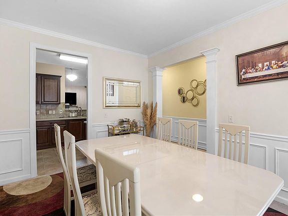 5th image of 353 Southgate Dr