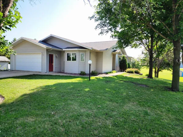 106 Montgomery St, Welcome, MN 56181