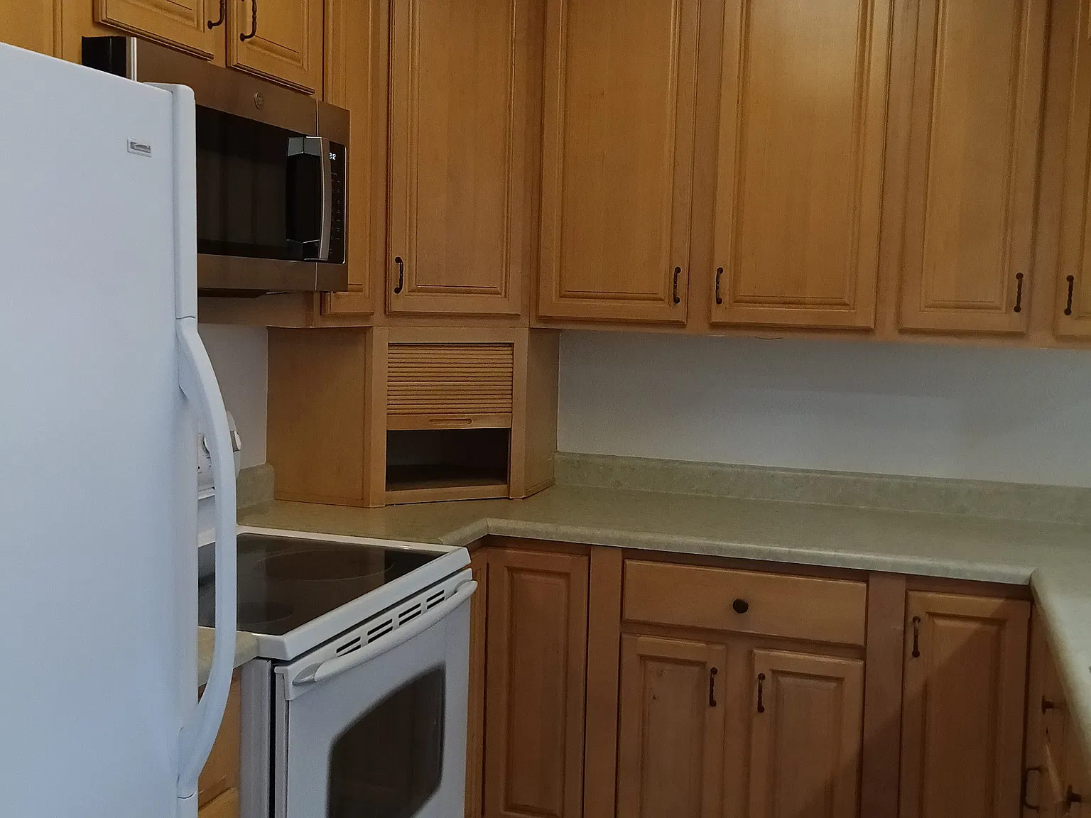 2 bed, 1.5 bath, 941 sqft, $2,500 — Photo 2