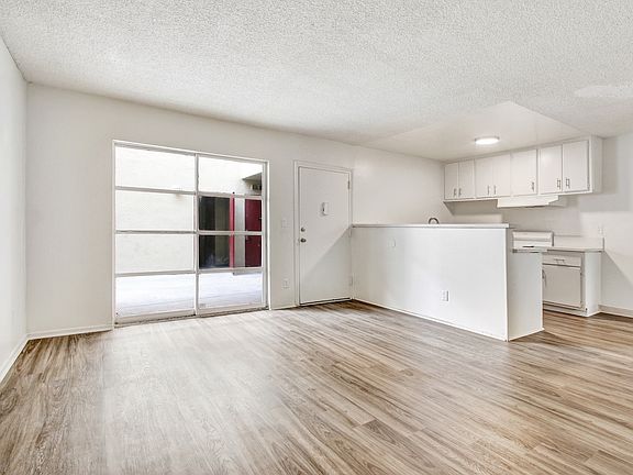 3rd image of 18855 Vanowen St APT 11