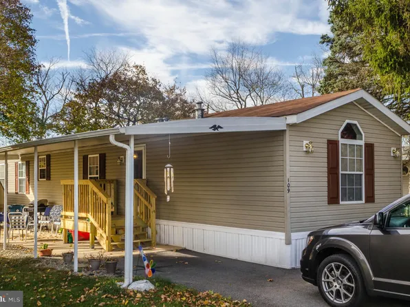 109 Rain Dove Dr, Red Lion, PA 17356