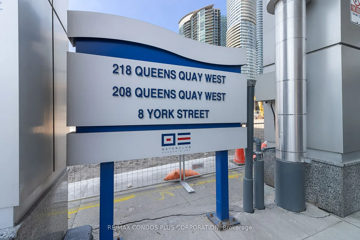 Building Photo - 218 Queens Quay W #2611