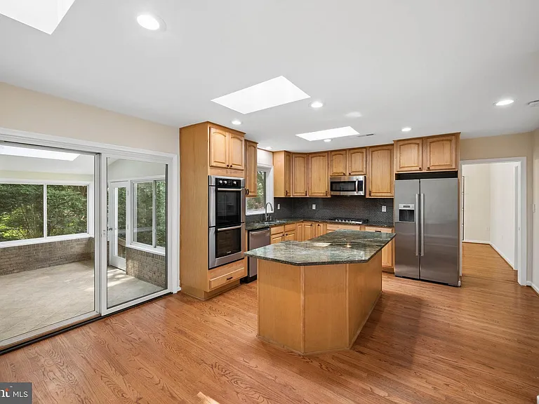 7016 Hopewood St — Photo 22