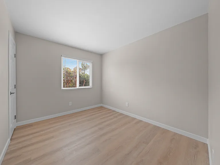 261 Hillcrest Dr #B — Photo 23