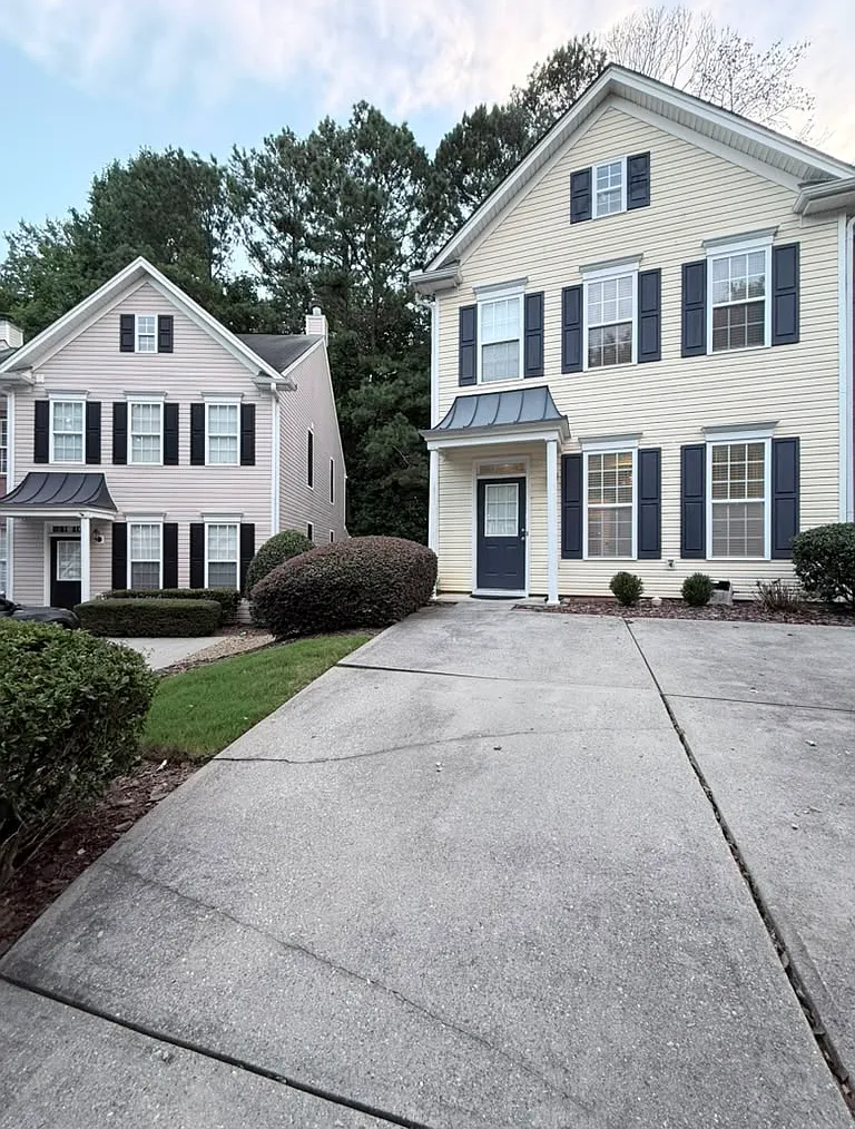 3 bed, 2.5 bath, 1520 sqft, $2,295 — Photo 1