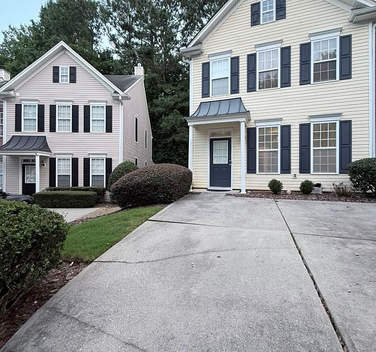 1st image of 215 Galecrest Dr