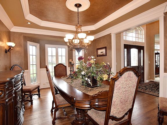 3rd image of 39W455 Abbey Glen Ct