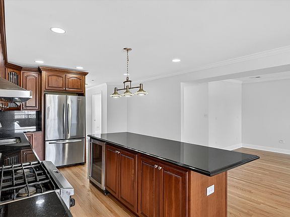 4th image of 7036 W Cermak Rd #2