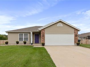 700 Graystone Dr, Grain Valley, MO 64029