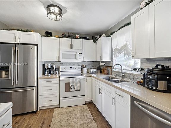 5th image of 2873 Blount St