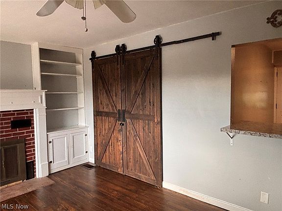 3rd image of 905 Van Meter Way