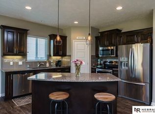 16264 R St, Omaha, NE 68135