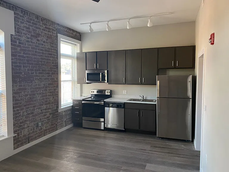 High Street Commons — Photo 12