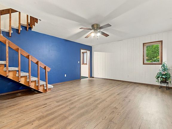 5th image of 207 Cedar St