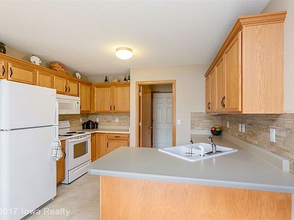 5th image of 2145 SE Florence Dr