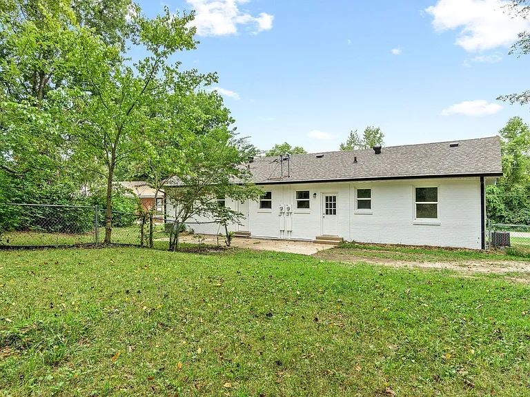 Britton Springs Rd - 706 / 708 — Photo 22