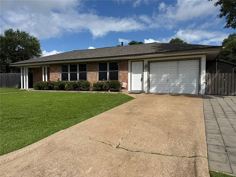 408 Brookside Dr W — Photo 25