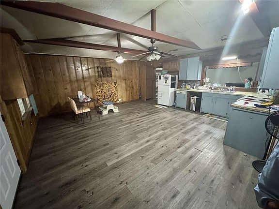 3rd image of 20530 Carpenter Rd