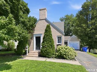 122 Overbrook Rd, West Hartford, CT 06107