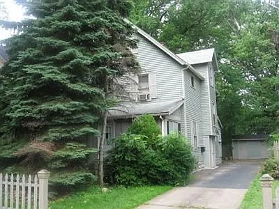1338 E 187th St photo 1