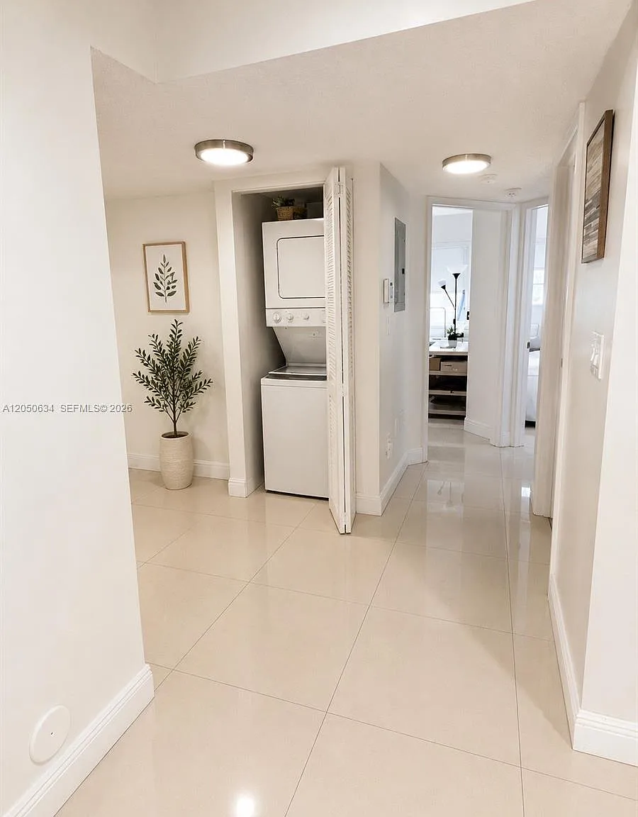 3 bed, 1120 sqft, $2,850 — Photo 3