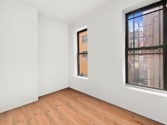 5th image of 247 Mulberry St APT 5