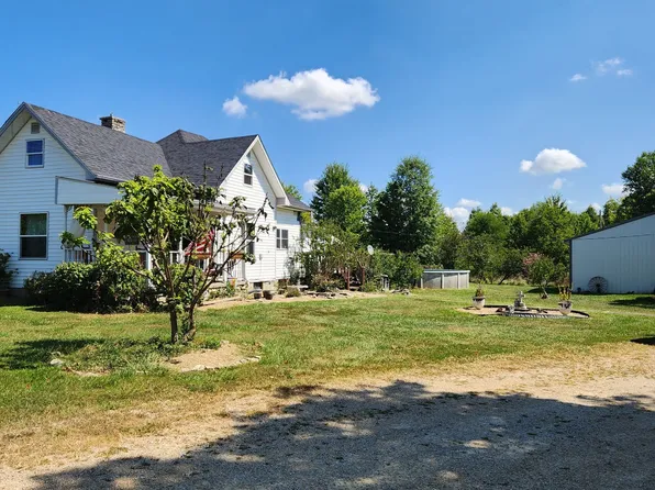 822 S Main St, Versailles, IN 47042