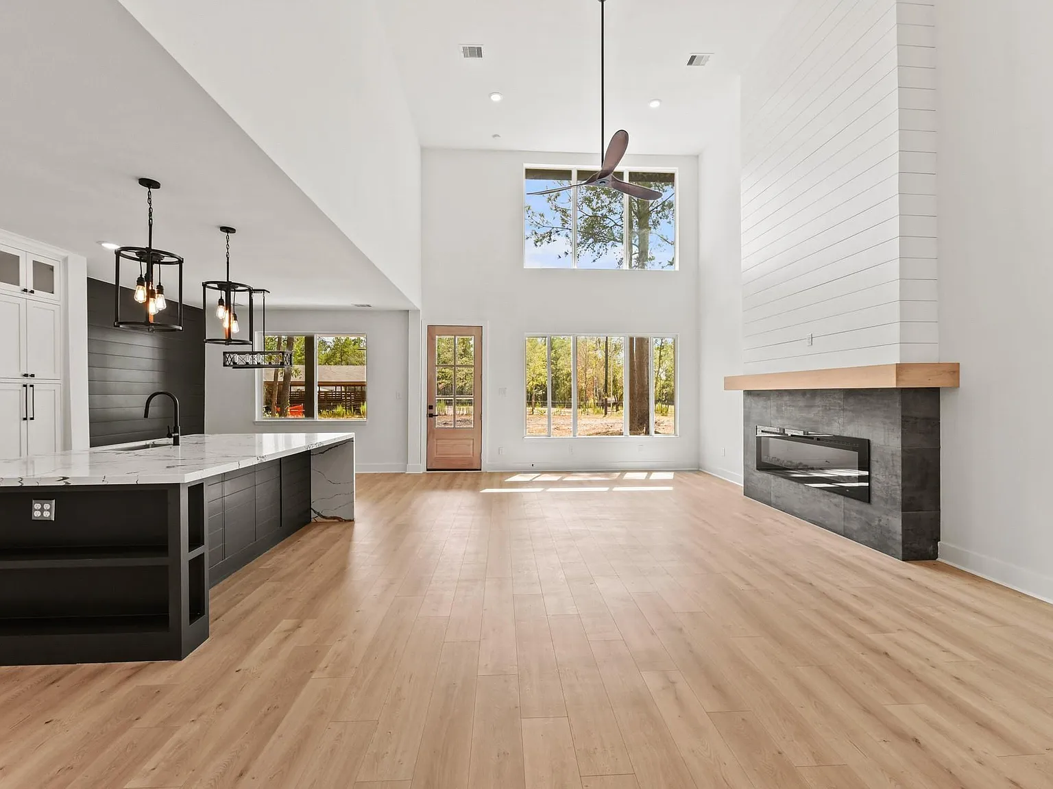 5 bed, 3.5 bath, 3165 sqft, $4,200 — Photo 3