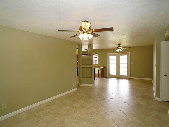 4th image of 2462 E Hilton Ave