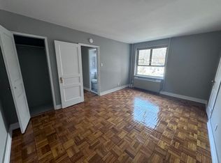 183-14 Booth Memorial Ave #808, Fresh Meadows, NY 11365