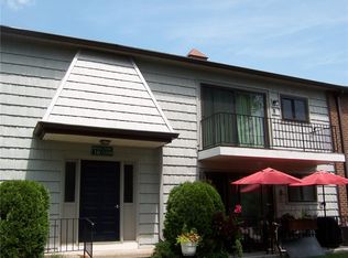 16 Great Wood Ct APT 5, Fairport, NY 14450