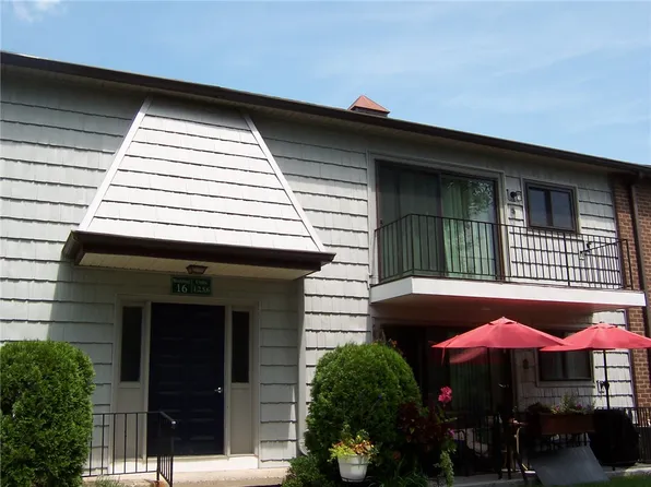 16 Great Wood Ct APT 5, Fairport, NY 14450