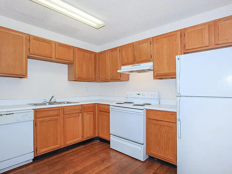 GOURMET KITCHEN IN GREENTREE POINTE IN MURFREESBORO, TENNESSEE
