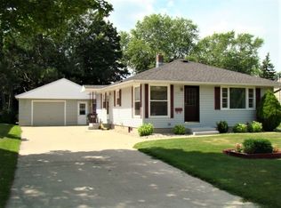 1713 S Pearl St, New London, WI 54961