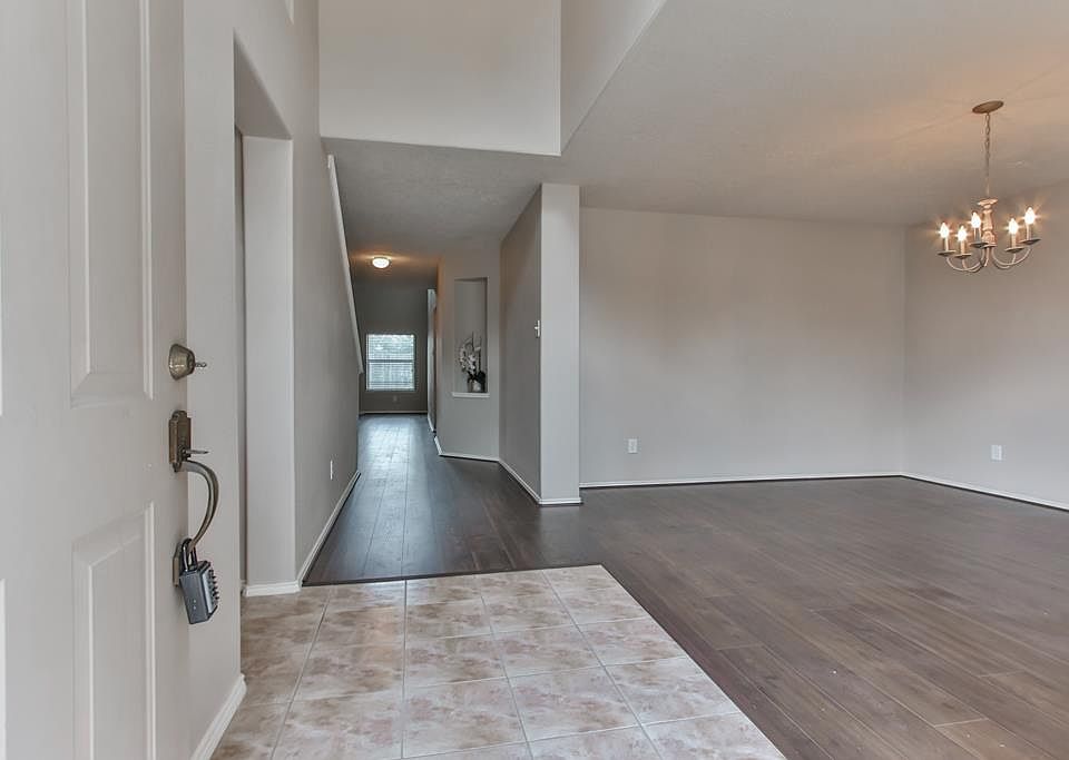 1st image of 14707 Timber Cliff Ln