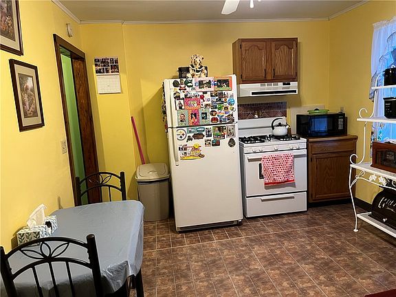 5th image of 260 Walcott St