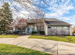 6702 Stonebridge Ct, West Bloomfield, MI 48322