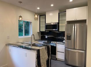 1 Edgewater Dr, Miami, FL 33133
