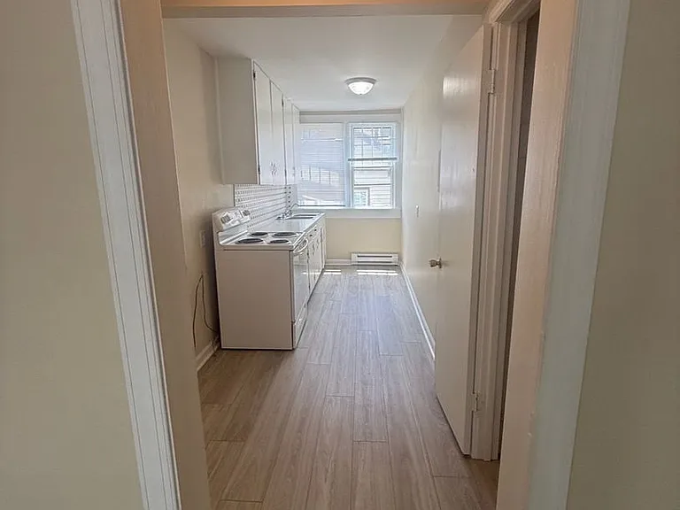 1429 W 4th St — Photo 3