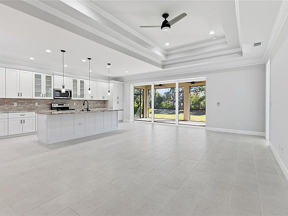 4th image of 721 REDBUD COURT