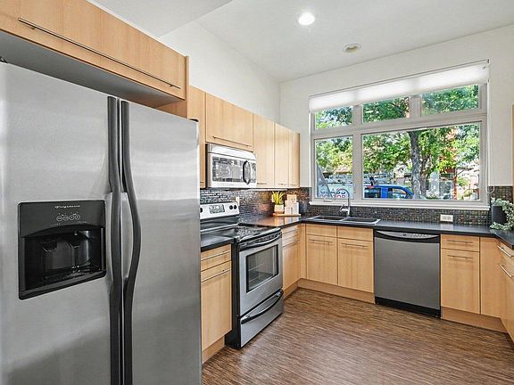 4th image of 802 Blondel St #103